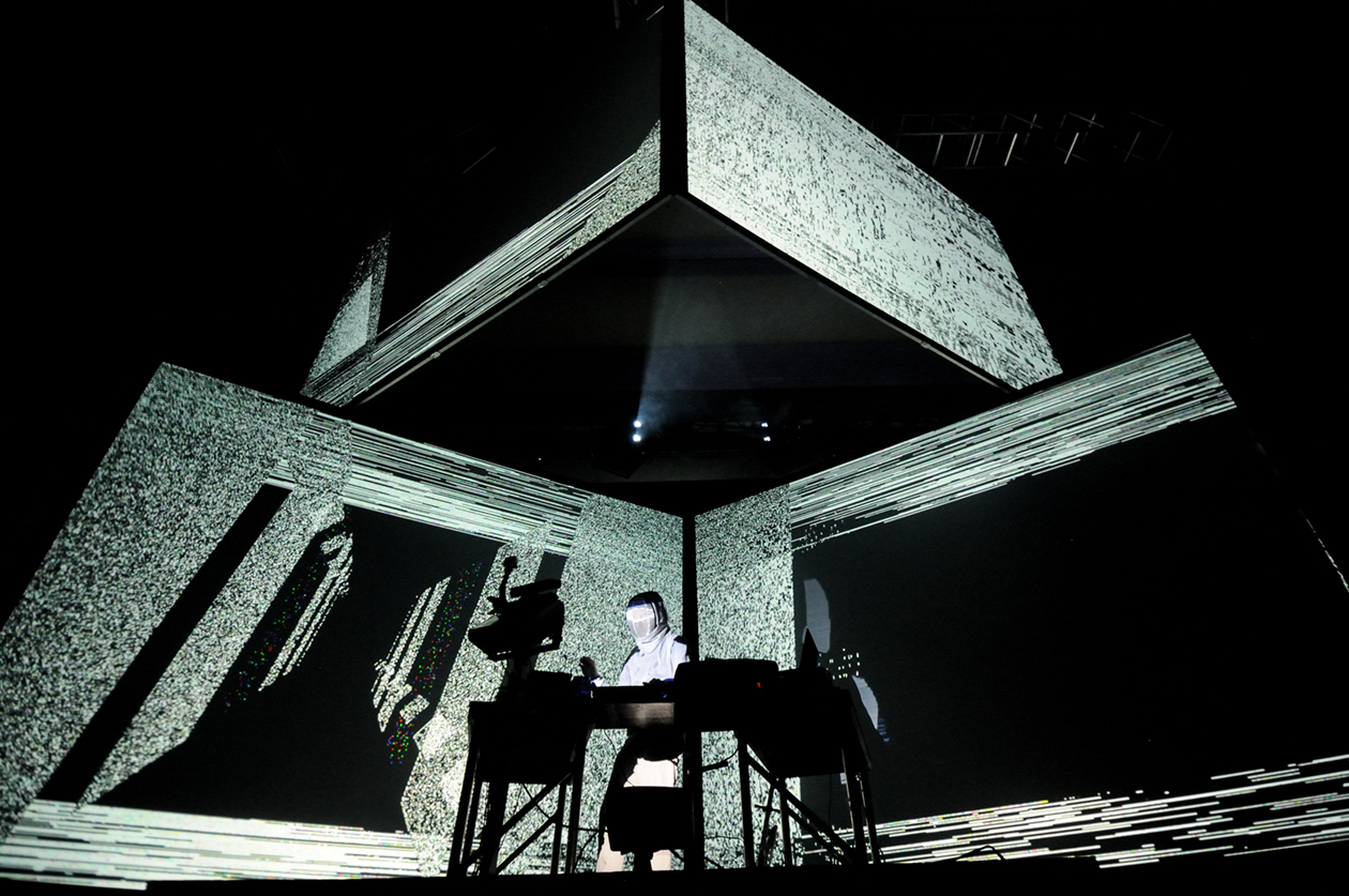 Squarepusher for black box echo/warp